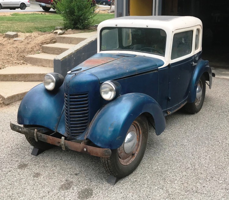 1939 American Bantam Front 3 quarter view fender headlight