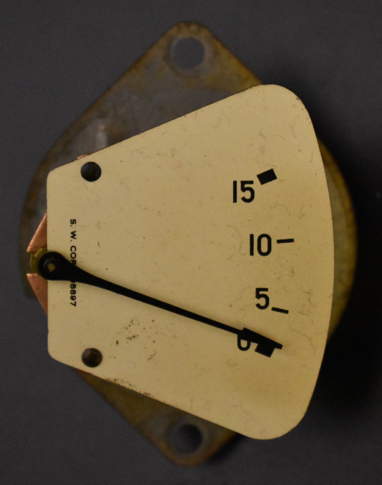 Bantam 15 lb oil pressure gauge 2